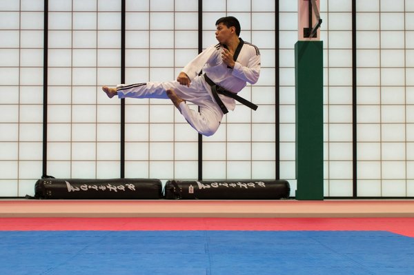 What are the most effective stretching routines for UK judo athletes to enhance flexibility?